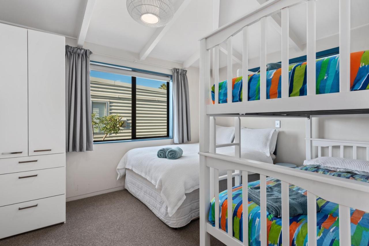 The Blue Beach House Mount Maunganui Exterior photo